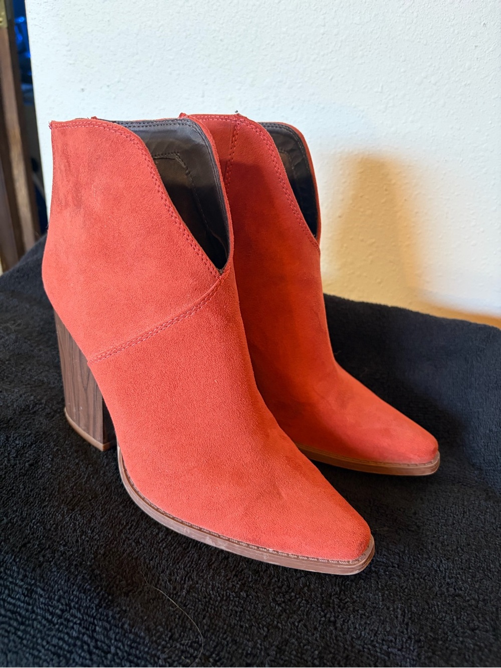 Qupid Rust Orange Faux Suede Ankle Booties – Size 8.5